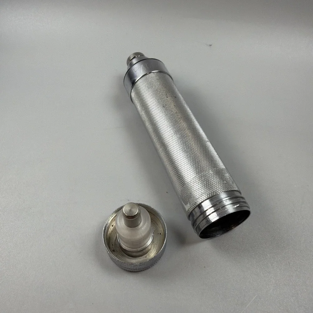 Welch Allyn 71670 3.5v Rechargeable Handle - use with Desk Chargers / Otoscope
